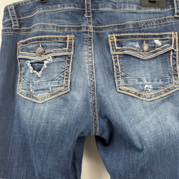 Distressed - Picture 5 of 13